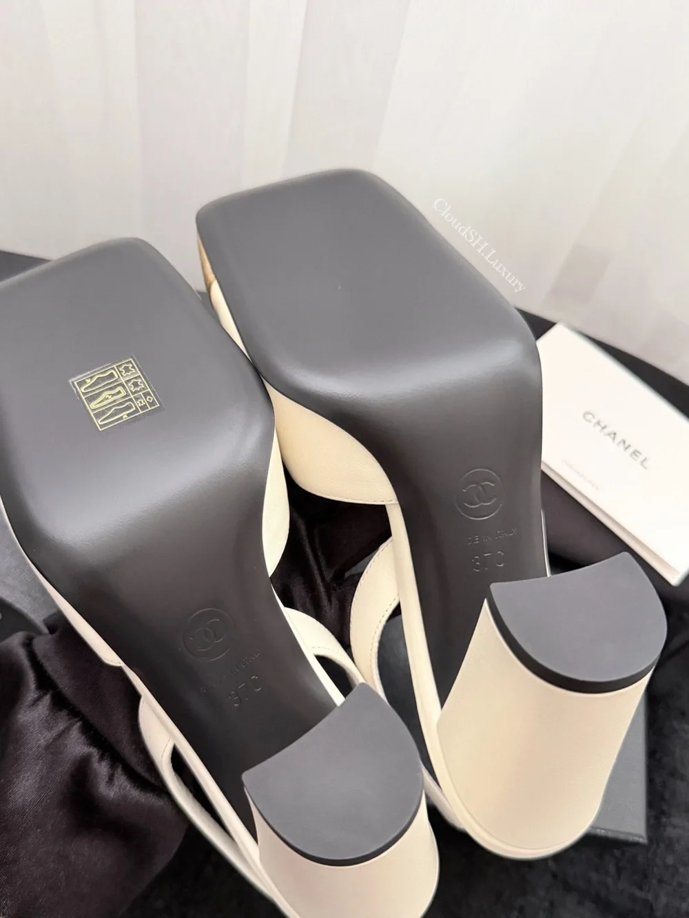 Auth BNIB Chanel Square Cap Toe Gold CC Slingback Pumps White - Size 37